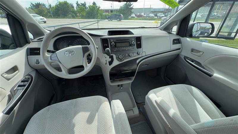 Toyota Sienna  2012