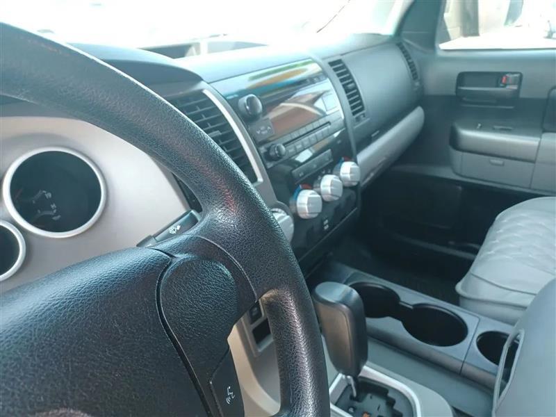 Toyota Tundra  2011