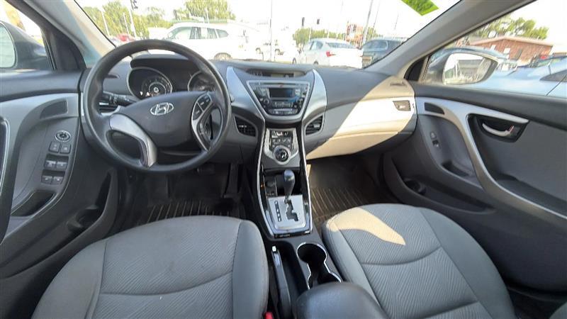 Hyundai Elantra  2013