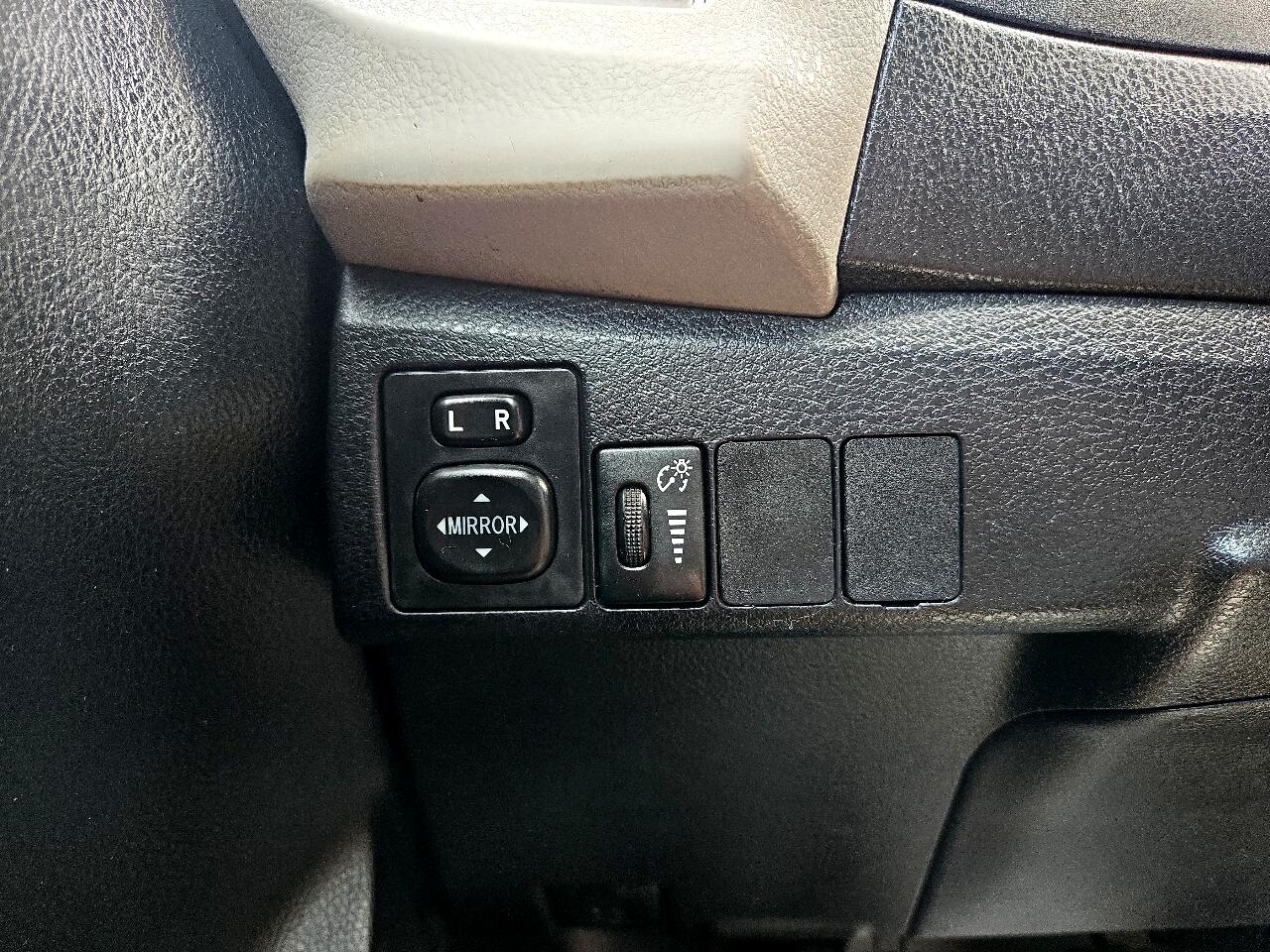 2014 Toyota Corolla LE Plus photo 18