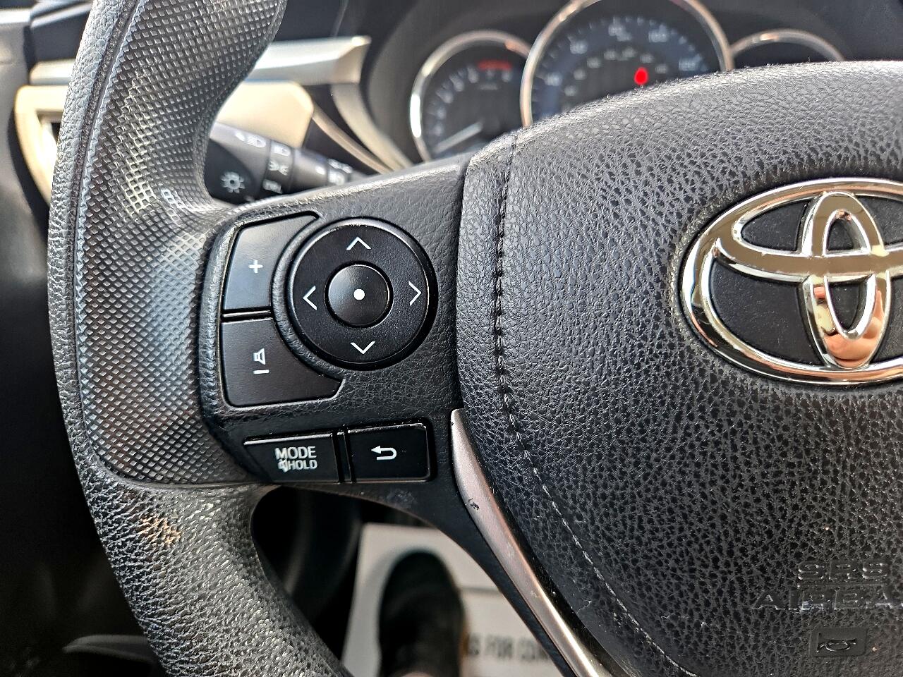 2014 Toyota Corolla LE Plus photo 20