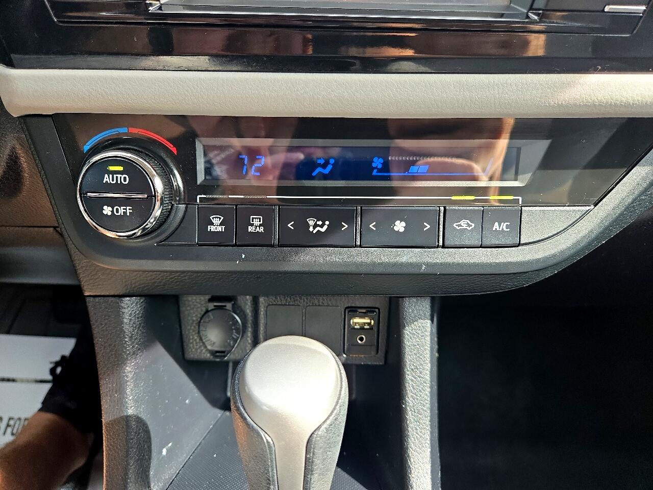 2014 Toyota Corolla LE Plus photo 27