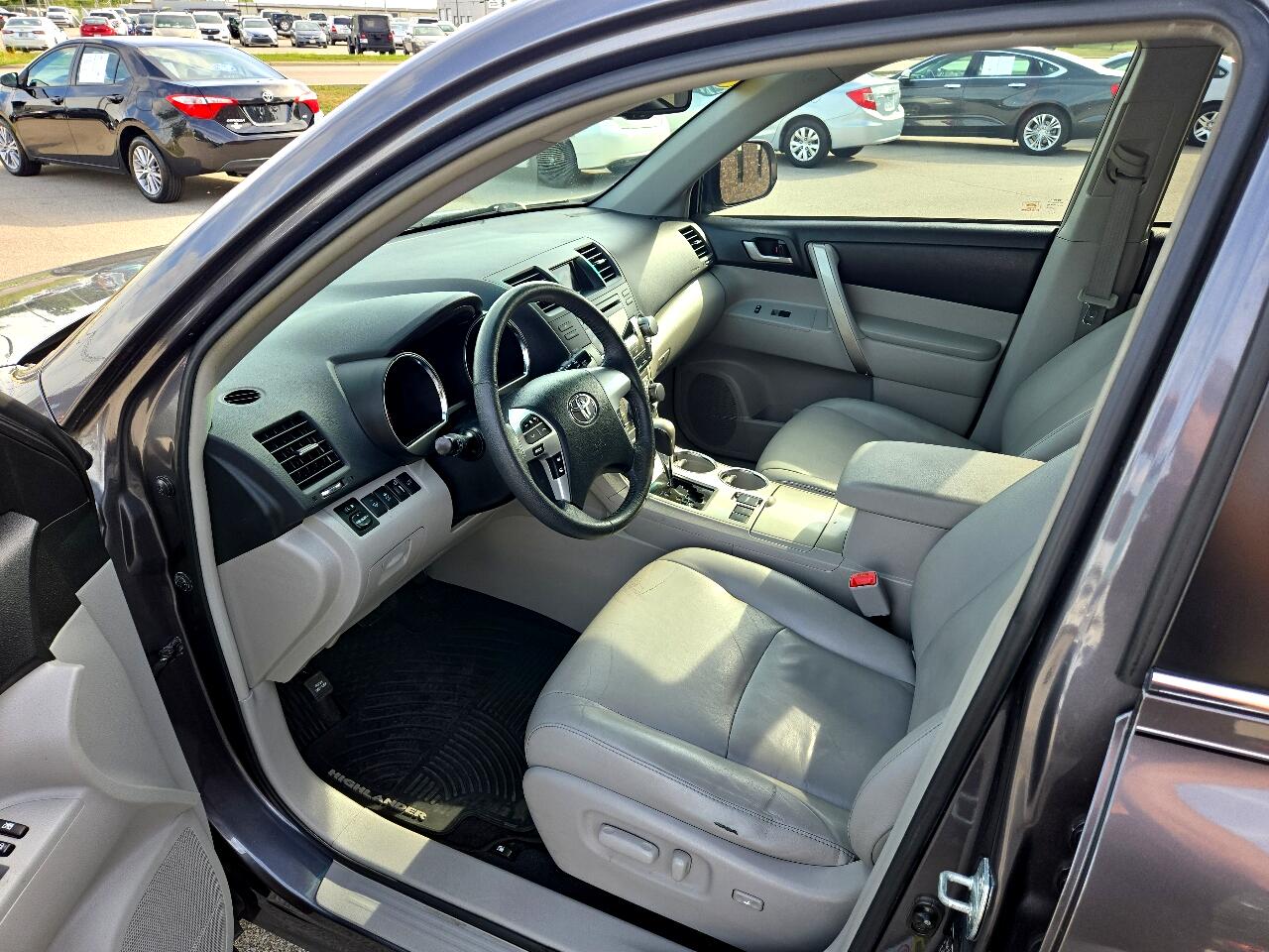 2012 Toyota Highlander Base photo 15