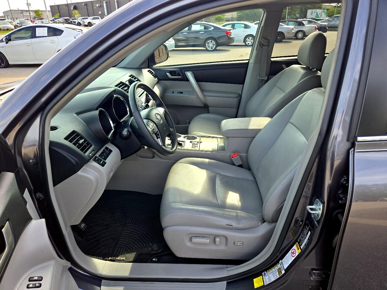2012 Toyota Highlander Base photo 16