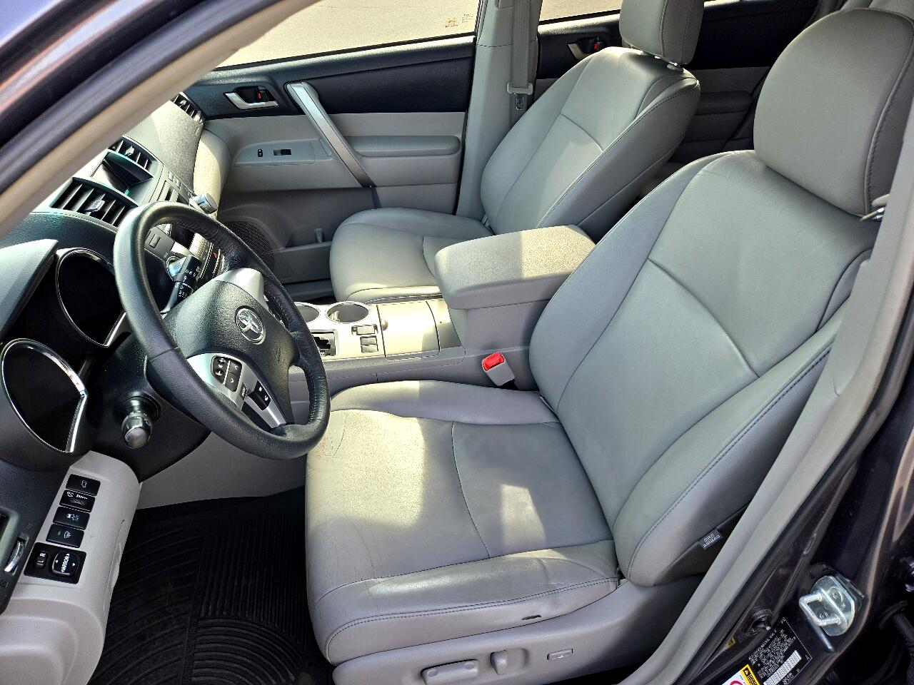 2012 Toyota Highlander Base photo 18