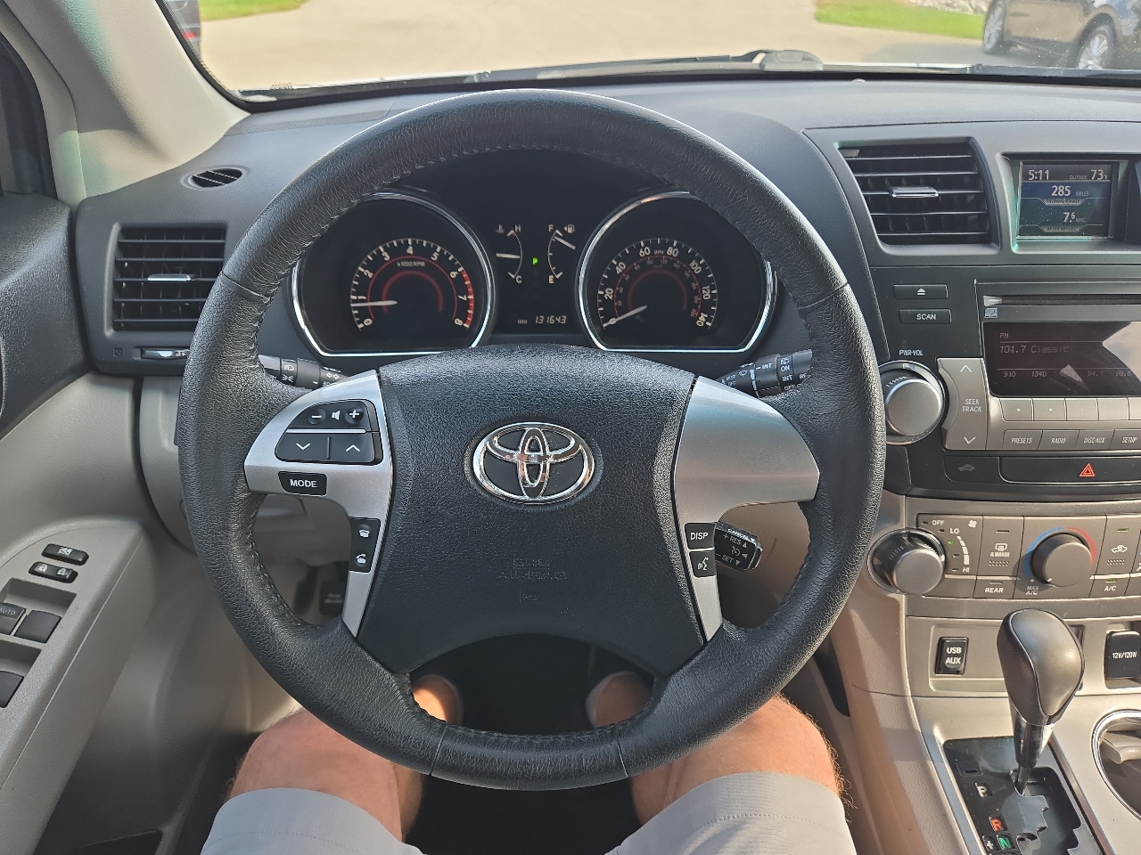 2012 Toyota Highlander Base photo 21