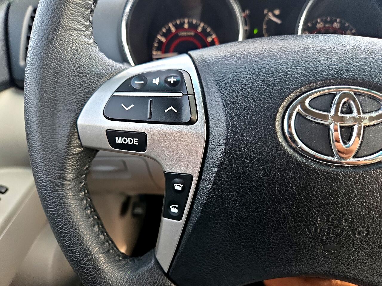 2012 Toyota Highlander Base photo 22