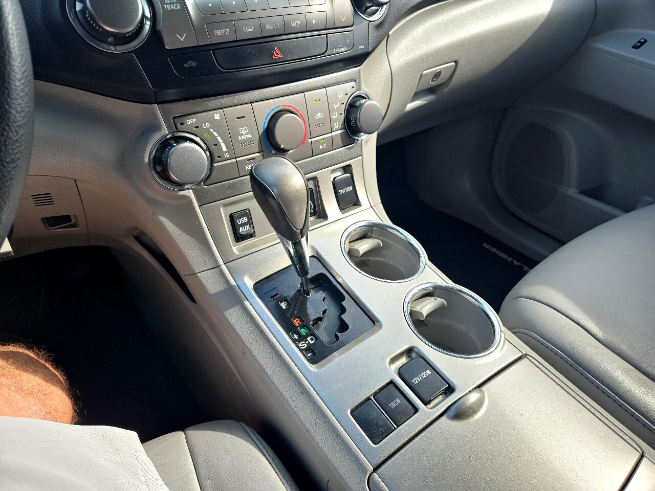 2012 Toyota Highlander Base photo 29