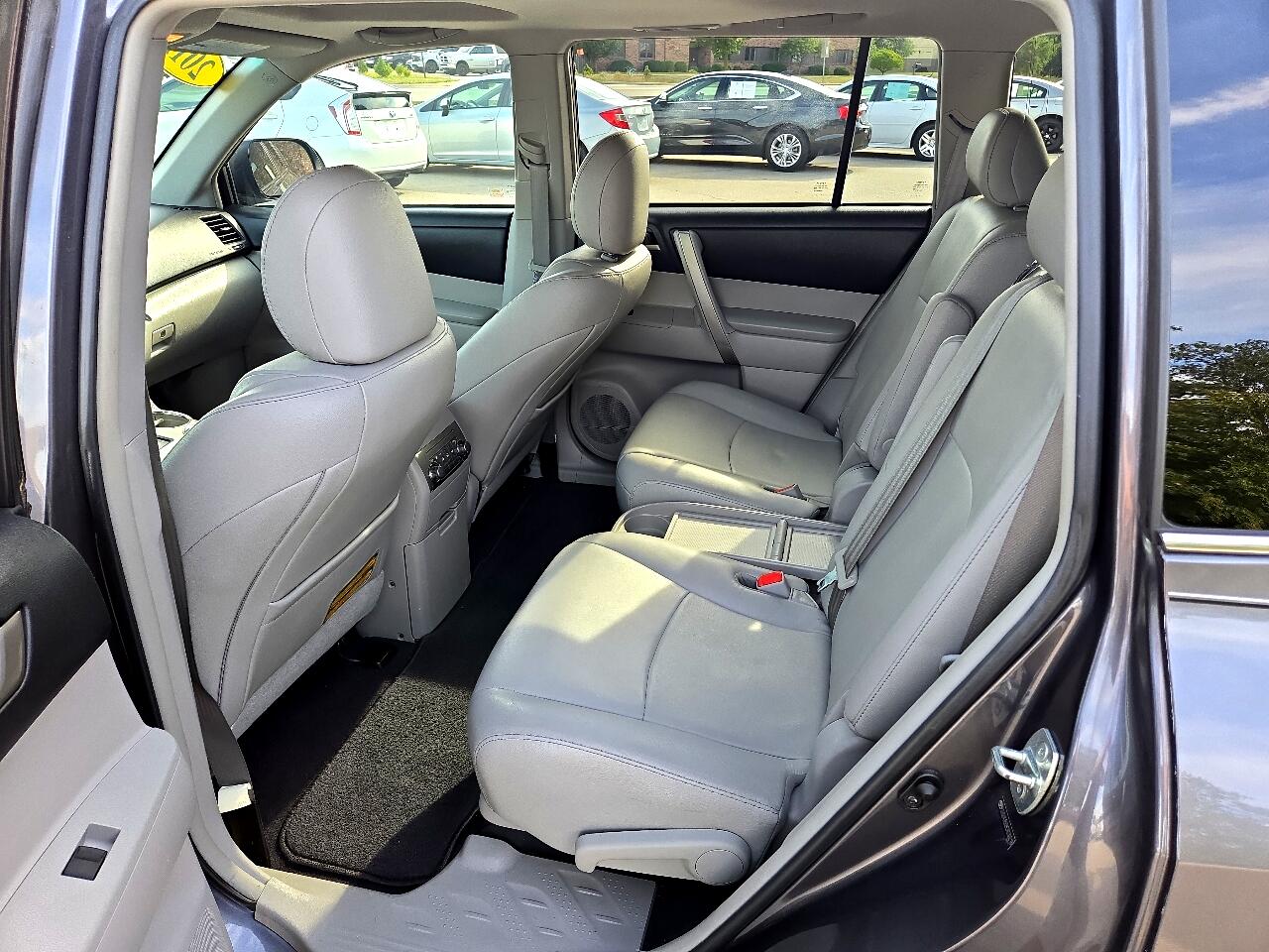 2012 Toyota Highlander Base photo 32