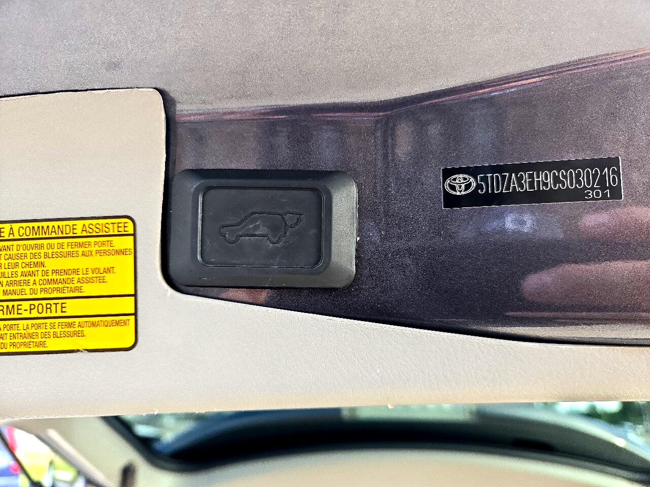 2012 Toyota Highlander Base photo 39