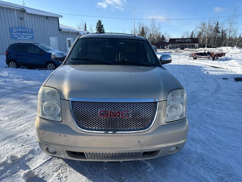 GMC Yukon Denali XL 4WD 2010