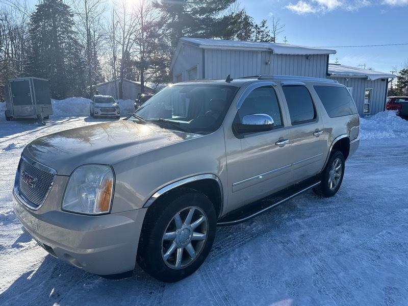 GMC Yukon Denali XL 4WD 2010