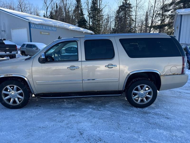 GMC Yukon Denali XL 4WD 2010