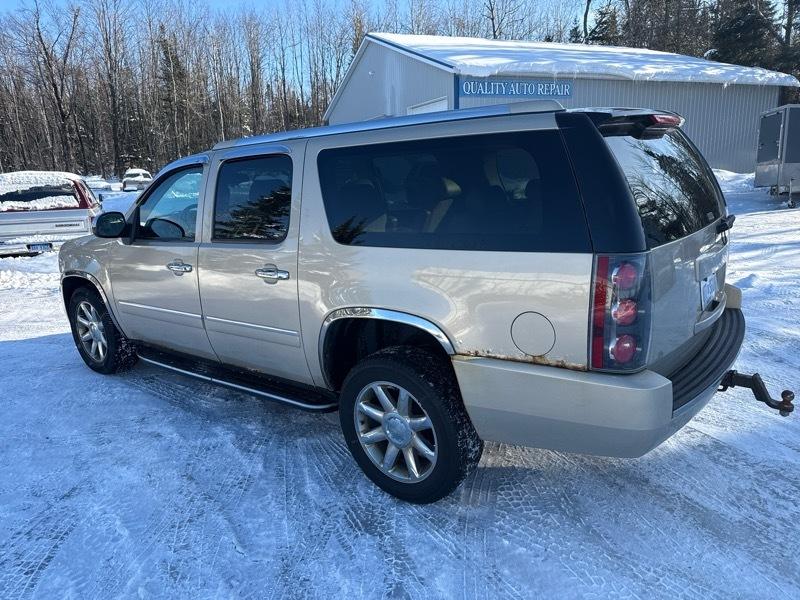 GMC Yukon Denali XL 4WD 2010