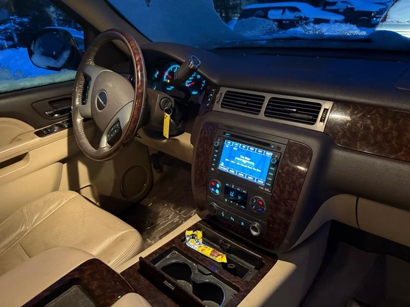 GMC Yukon Denali XL 4WD 2010