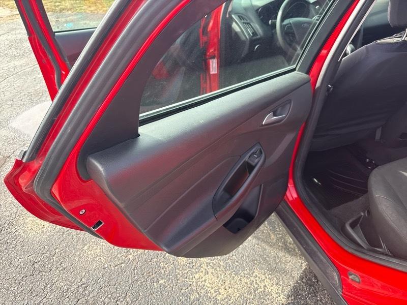 Ford Focus SE Sedan 2017