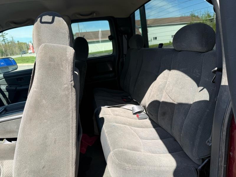 Chevrolet Silverado 2500HD LS Ext. Cab Short Bed 4WD 2004