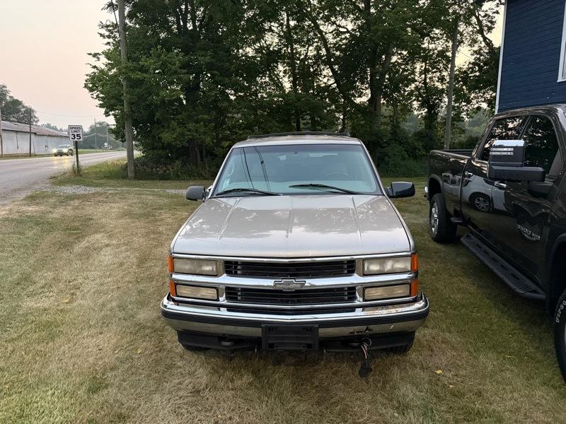 Chevrolet Tahoe 4-Door 4WD 1999
