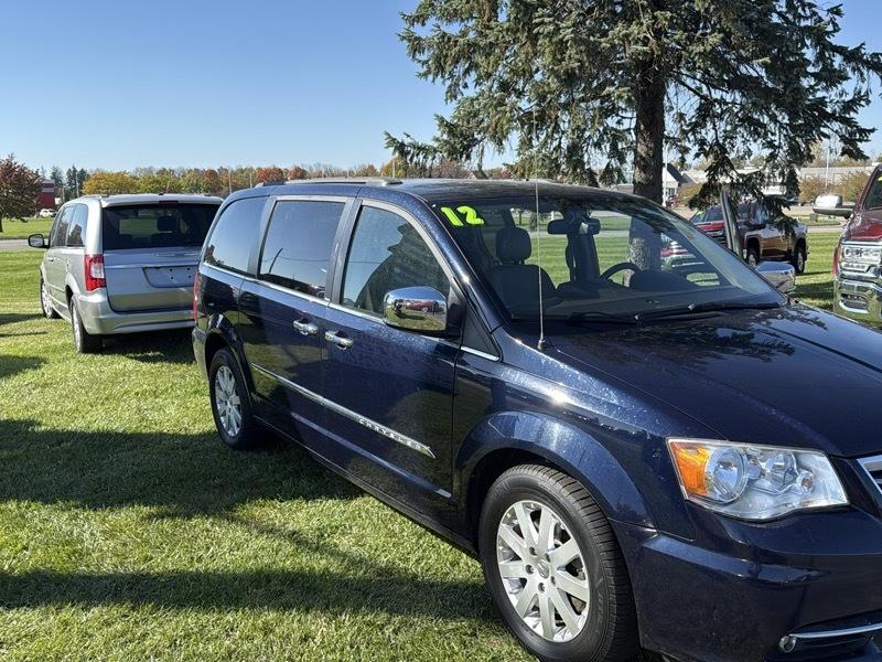 Chrysler Town & Country Touring-L 2012