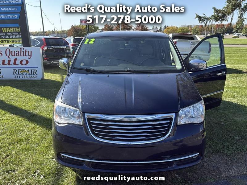 Chrysler Town & Country Touring-L 2012
