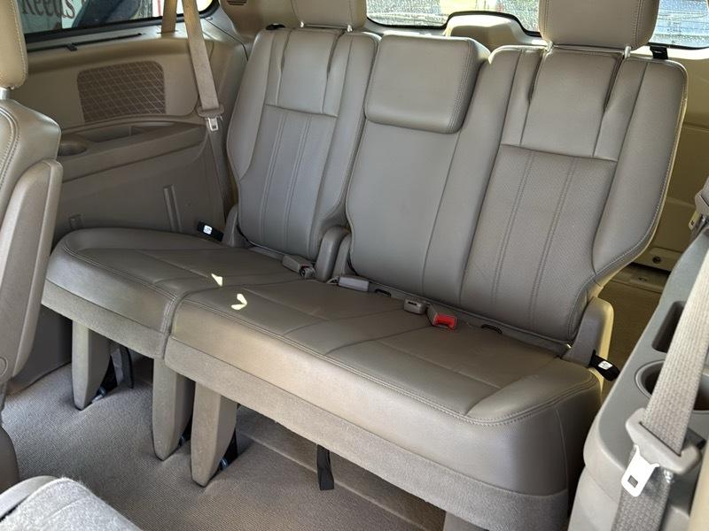 Chrysler Town & Country Touring-L 2012