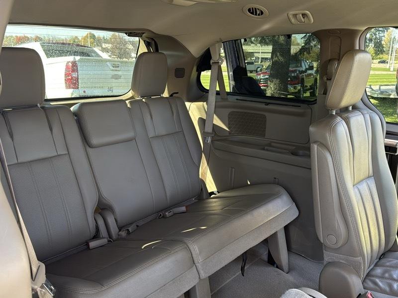 Chrysler Town & Country Touring-L 2012