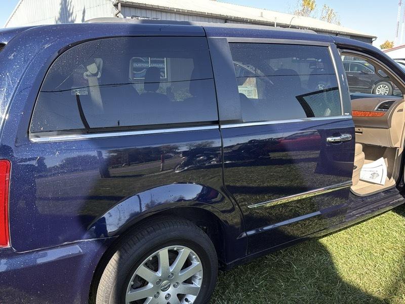 Chrysler Town & Country Touring-L 2012
