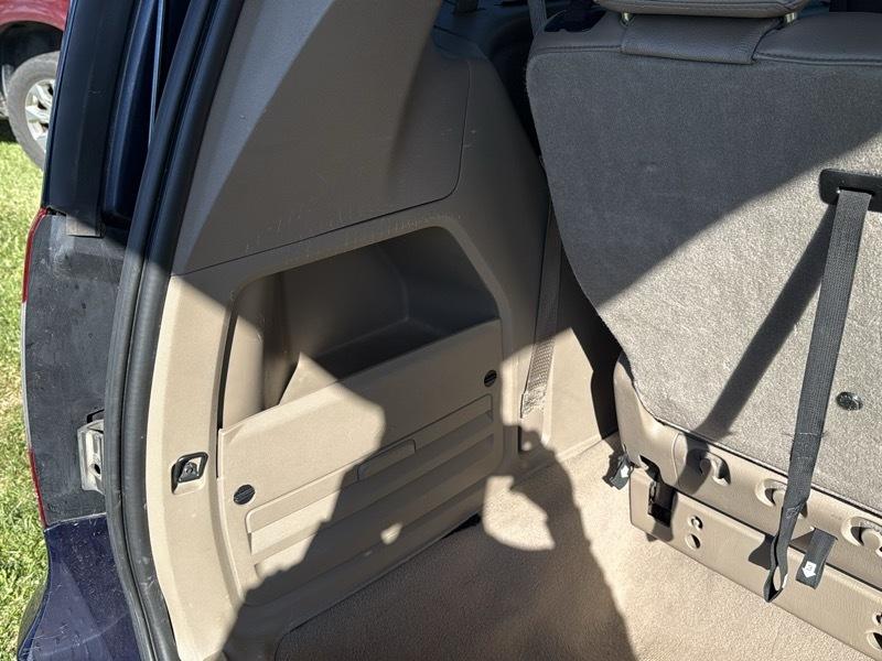 Chrysler Town & Country Touring-L 2012