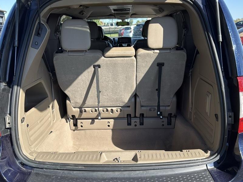 Chrysler Town & Country Touring-L 2012