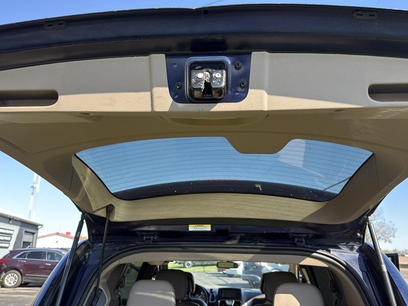 Chrysler Town & Country Touring-L 2012