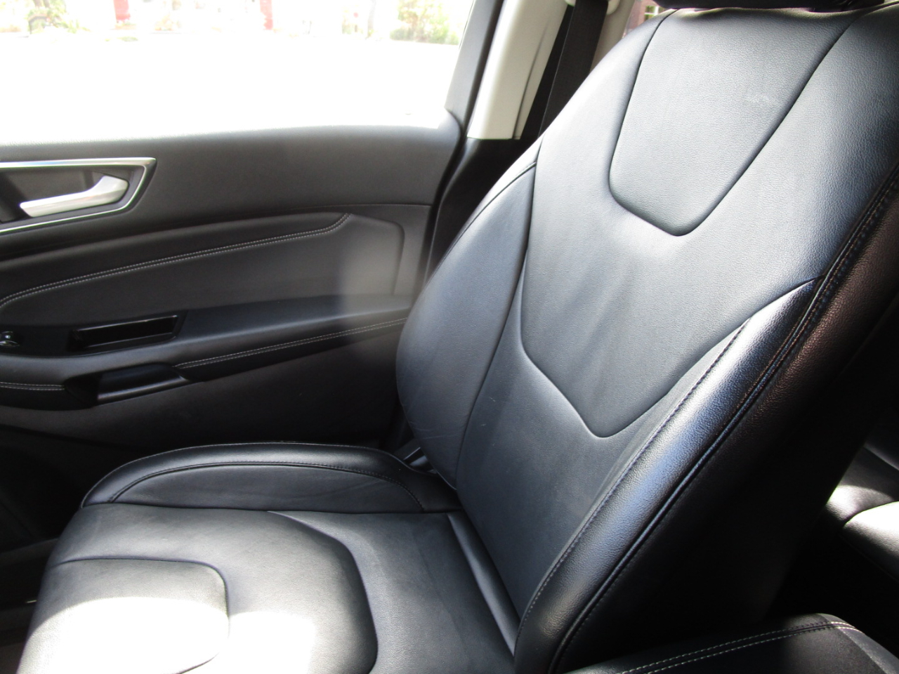 2018 Ford Edge Titanium photo 17