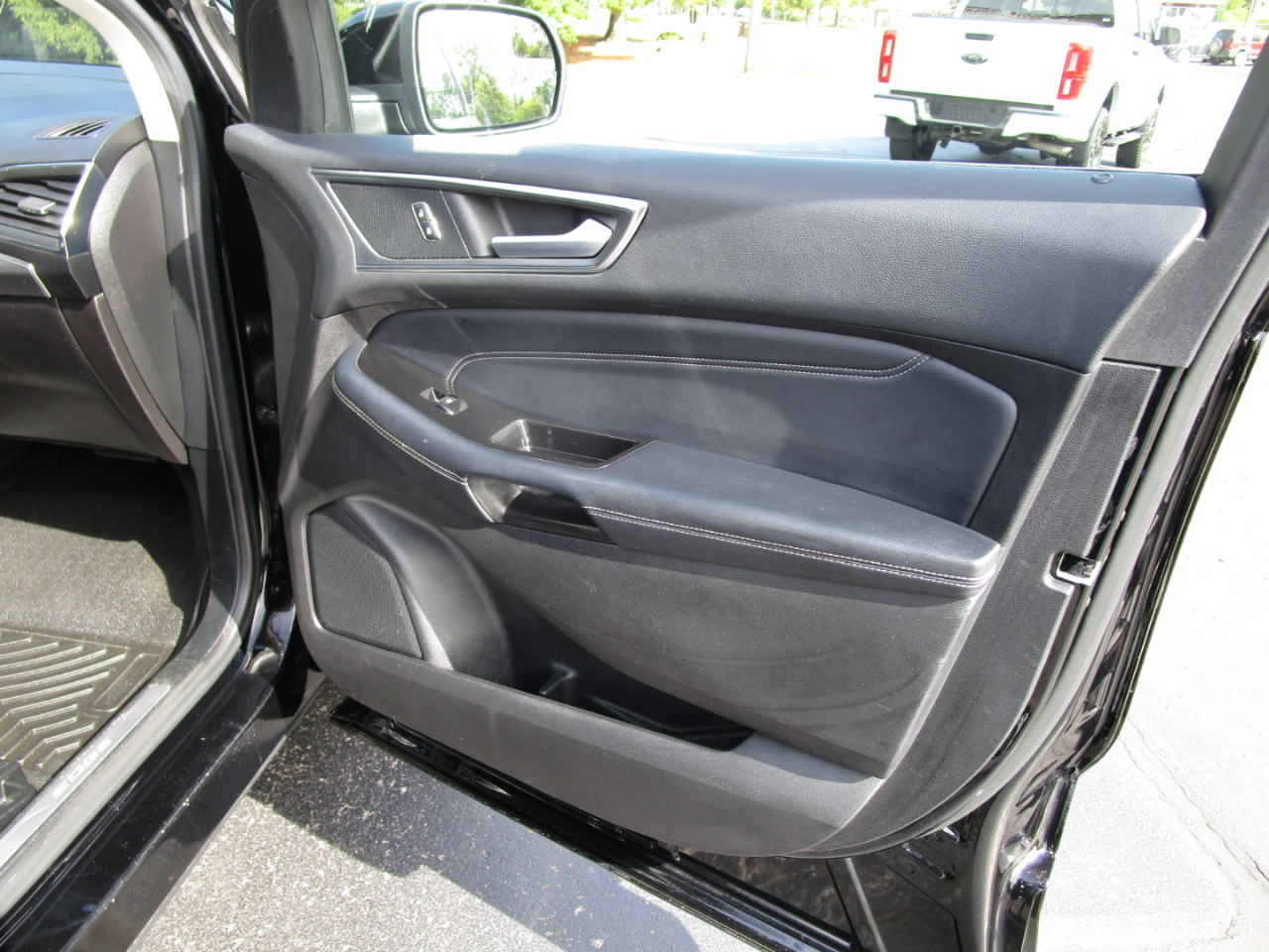 2018 Ford Edge Titanium photo 22