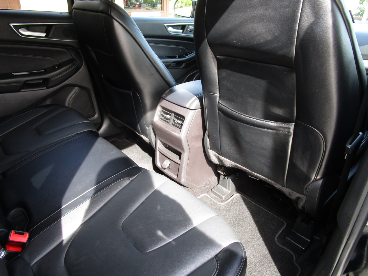 2018 Ford Edge Titanium photo 23