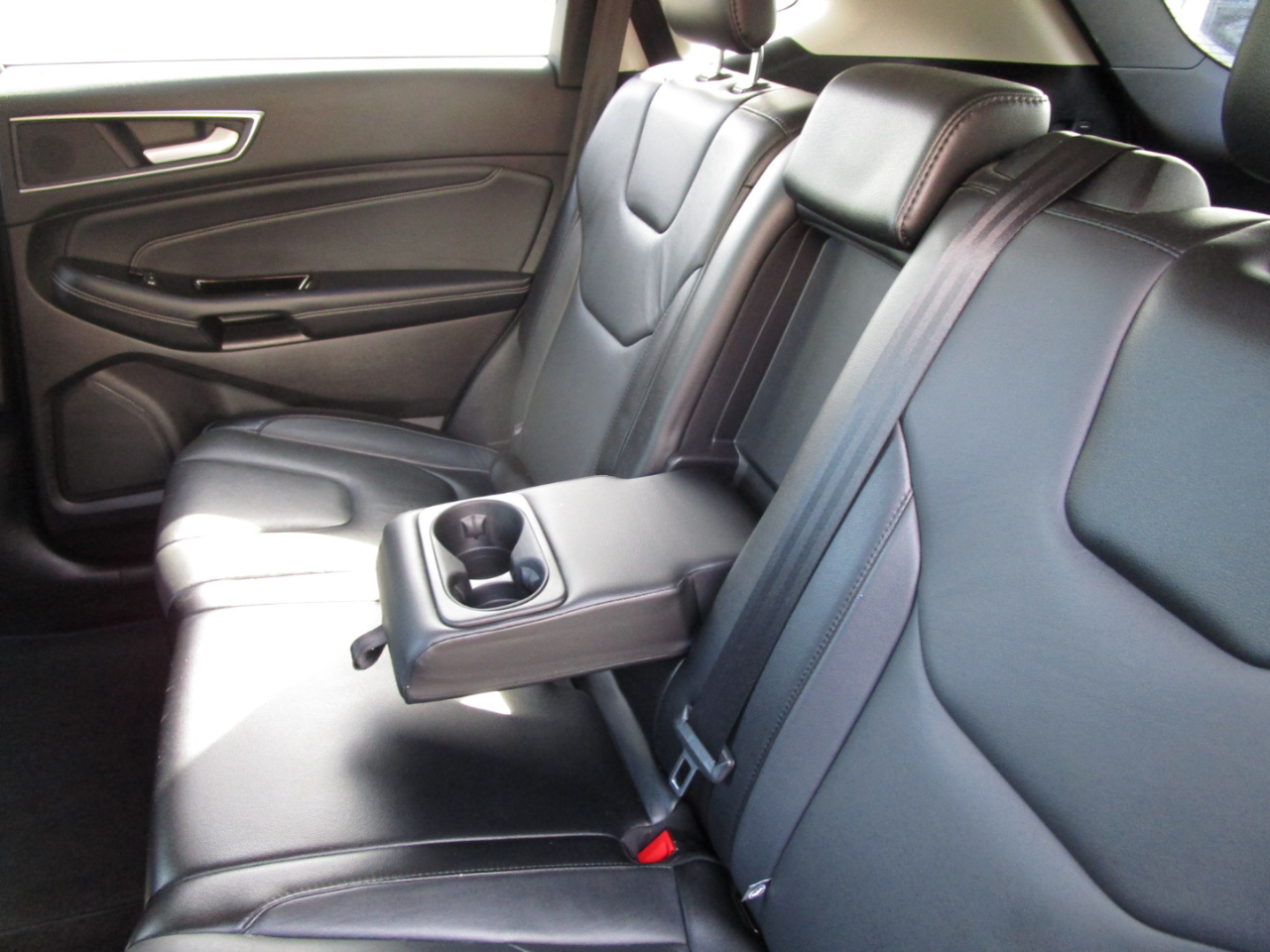 2018 Ford Edge Titanium photo 34