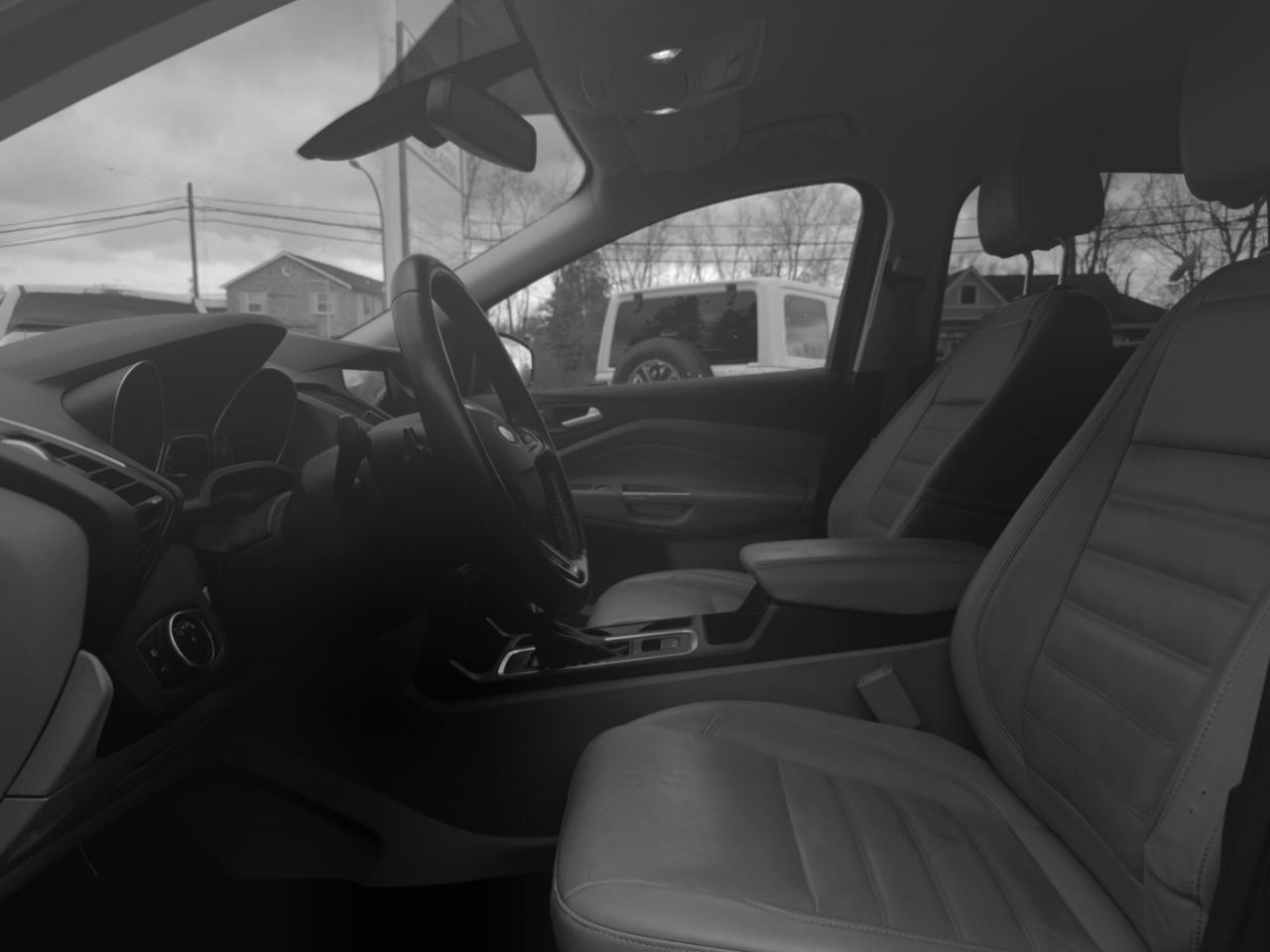 Ford Escape Titanium 4WD 2017