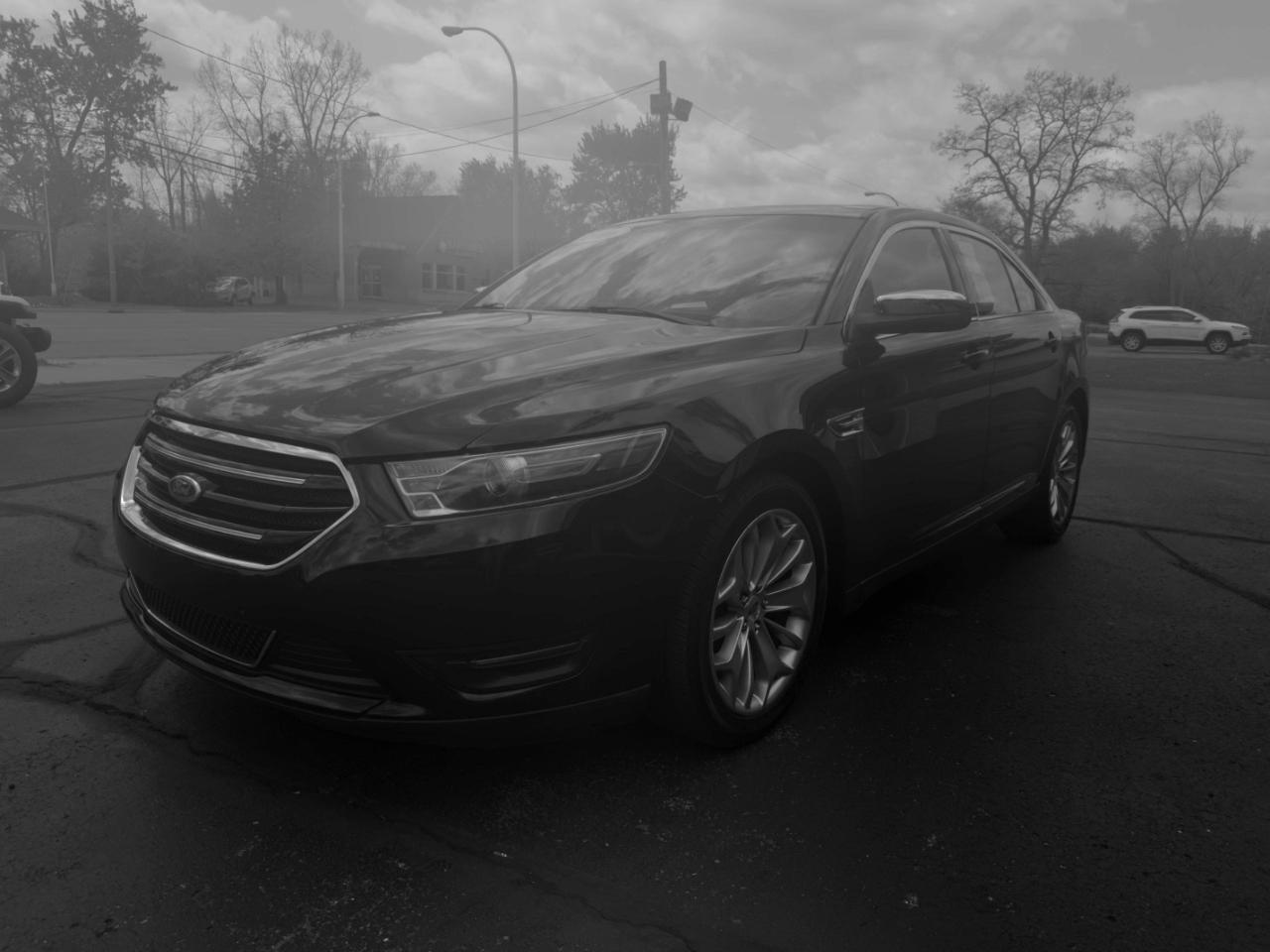 Ford Taurus Limited FWD 2016