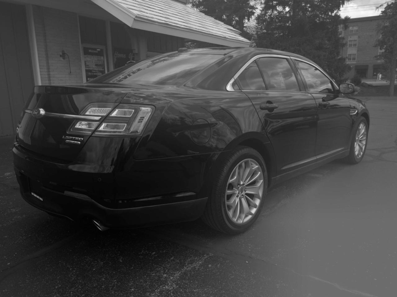 Ford Taurus Limited FWD 2016