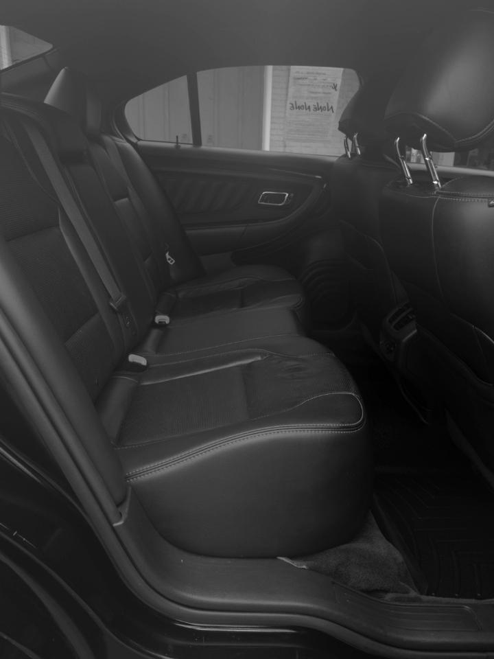 Ford Taurus Limited FWD 2016