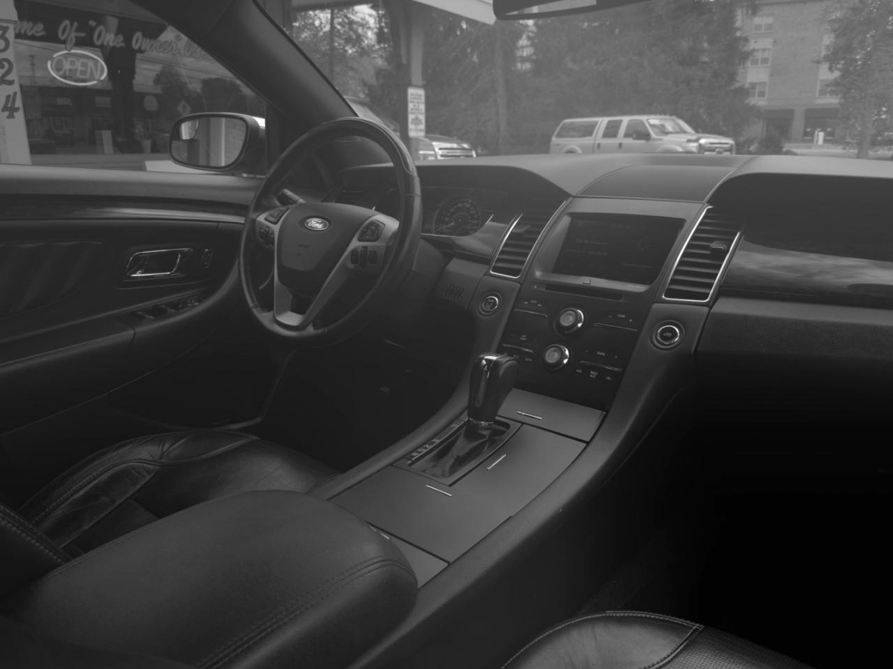 Ford Taurus Limited FWD 2016
