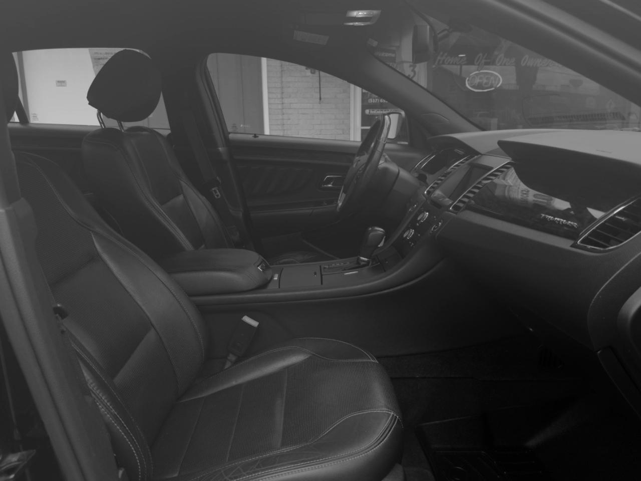 Ford Taurus Limited FWD 2016