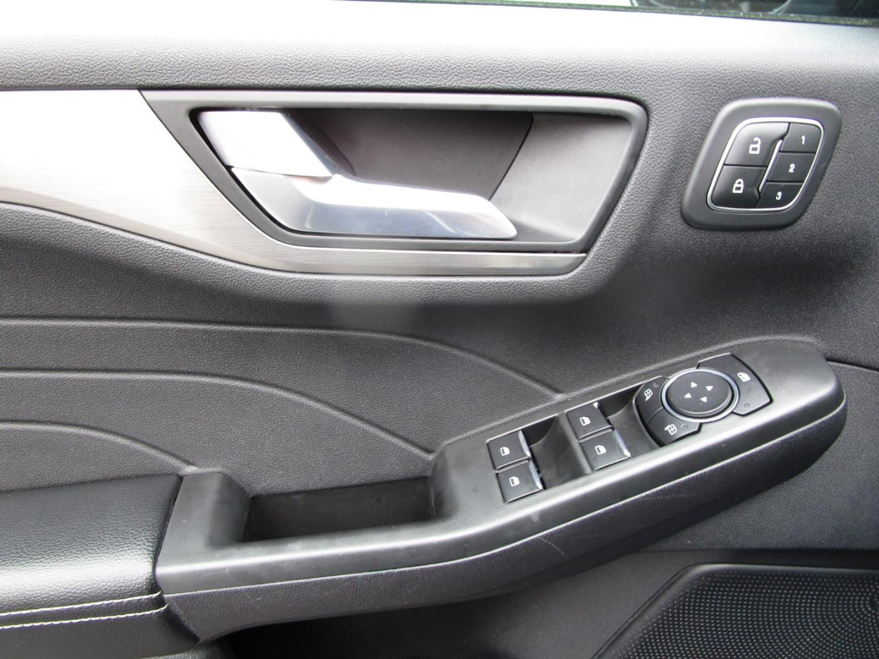 Ford Escape Titanium 4WD 2022