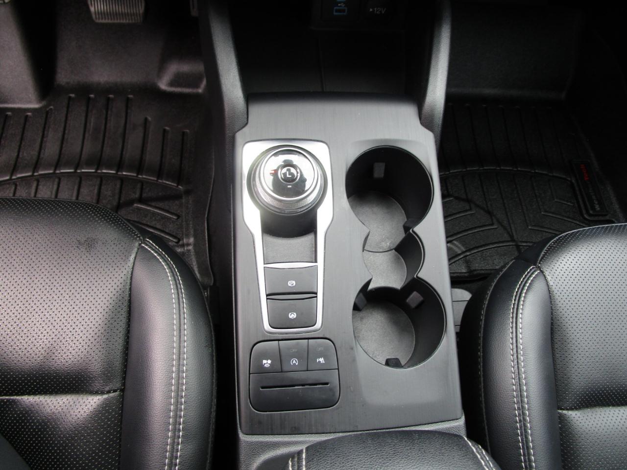 Ford Escape Titanium 4WD 2022