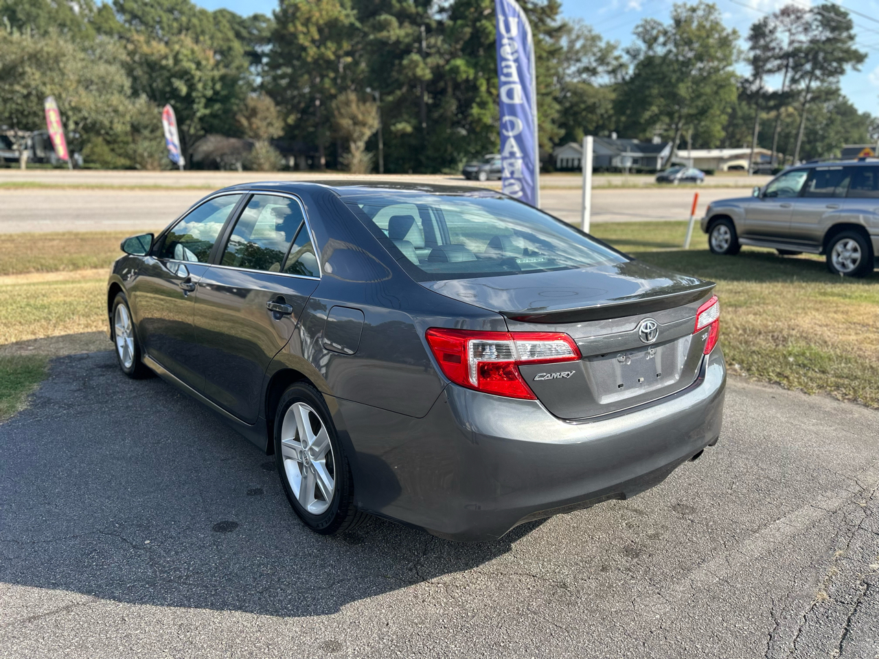 2014 Toyota Camry SE photo 3