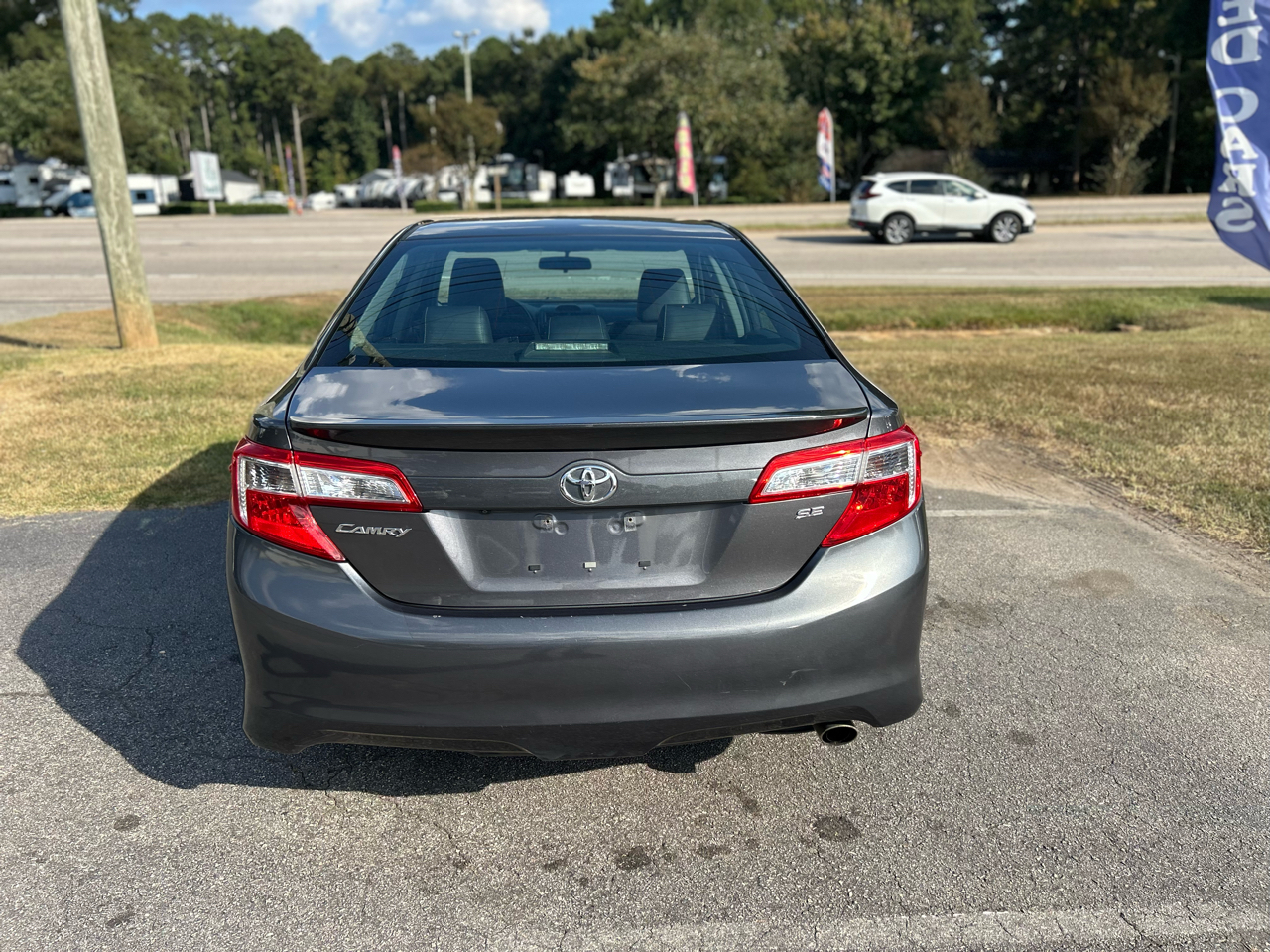 2014 Toyota Camry SE photo 4