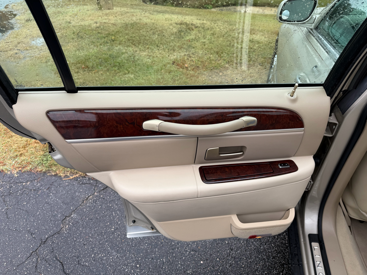 Lincoln Town Car 4dr Sdn Designer Series 2006 Lincoln Town Car 4dr Sdn Designer Series 2006