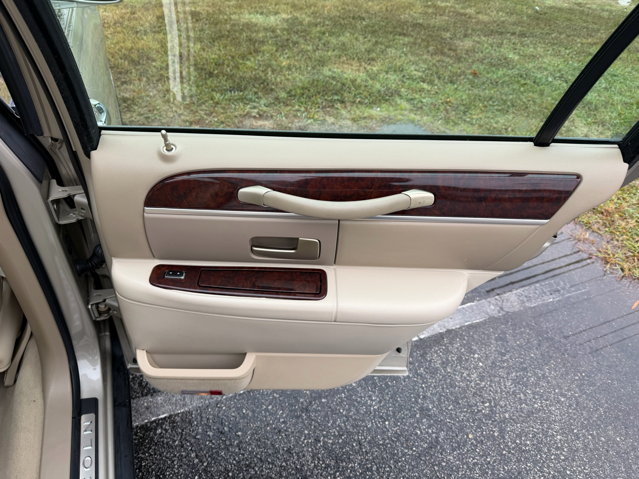 Lincoln Town Car 4dr Sdn Designer Series 2006 Lincoln Town Car 4dr Sdn Designer Series 2006