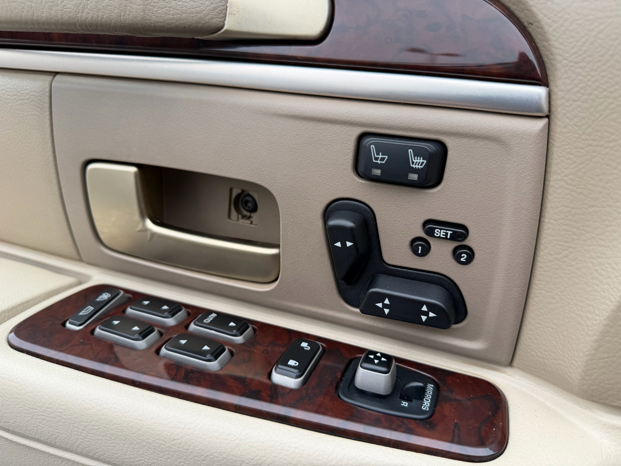 Lincoln Town Car 4dr Sdn Designer Series 2006 Lincoln Town Car 4dr Sdn Designer Series 2006