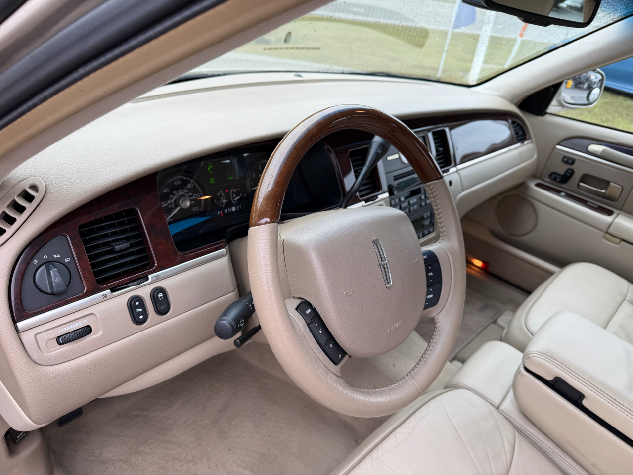 Lincoln Town Car 4dr Sdn Designer Series 2006 Lincoln Town Car 4dr Sdn Designer Series 2006