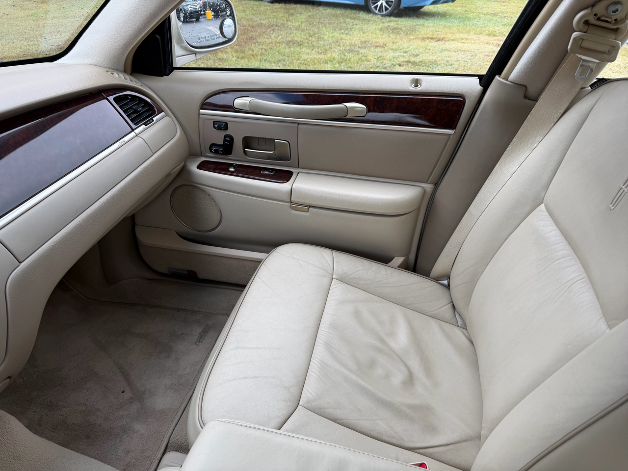 Lincoln Town Car 4dr Sdn Designer Series 2006 Lincoln Town Car 4dr Sdn Designer Series 2006