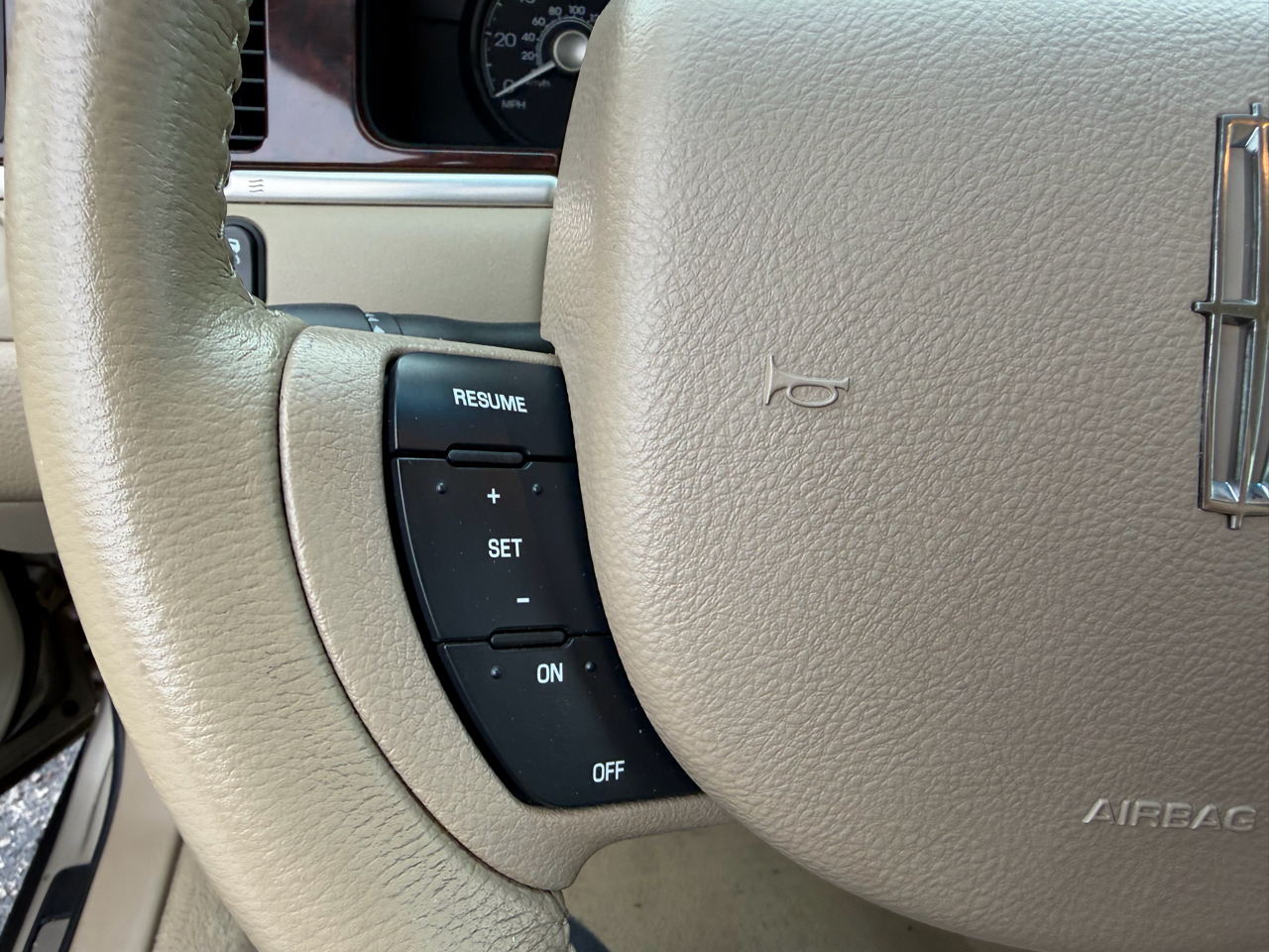 Lincoln Town Car 4dr Sdn Designer Series 2006 Lincoln Town Car 4dr Sdn Designer Series 2006